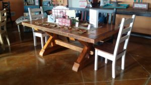 How to pick a Farmhouse Barnwood Table for your Holiday Dinner